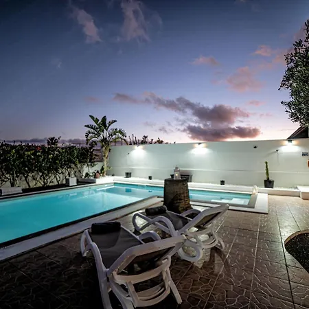 Beautiful 2 Bedrooms Heavenly Lotus Private Pool Close To Amenities Lanzarote 别墅