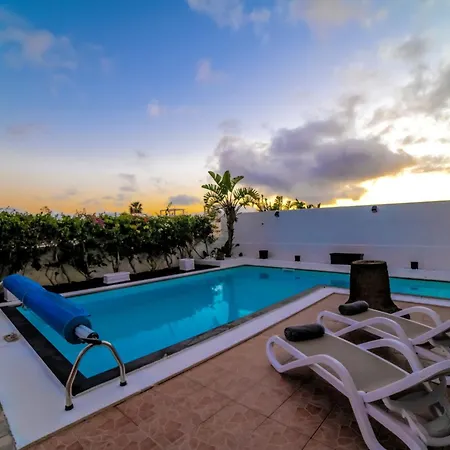 Beautiful Playa Blanca Villa 2 Bedrooms Villa Heavenly Lotus Private Pool Close To Amenities Lanzarote *