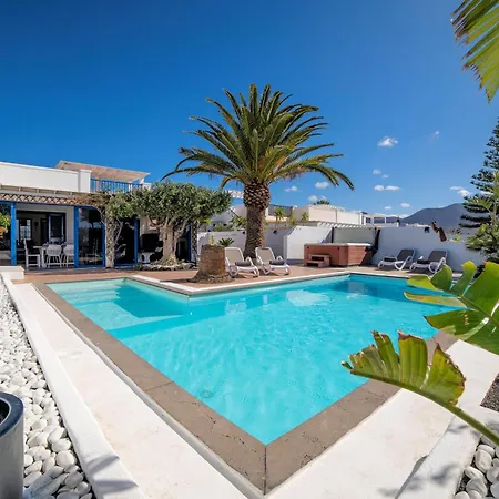 Beautiful Playa Blanca Villa 2 Bedrooms Villa Heavenly Lotus Private Pool Close To Amenities Lanzarote